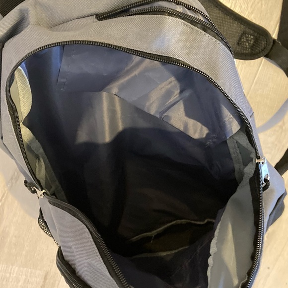 Grey simple backpack - Picture 2 of 2